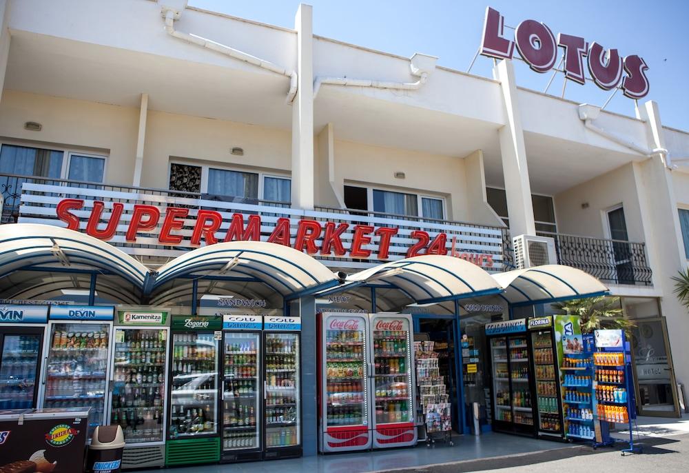 Lotus Family Hotel - Free Parking Slântsjev Brjag Eksteriør bilde