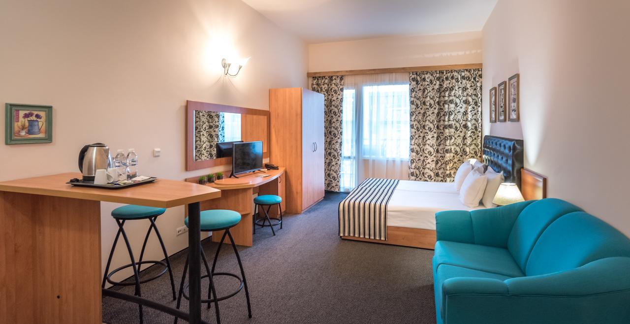Lotus Family Hotel - Free Parking Slântsjev Brjag Eksteriør bilde